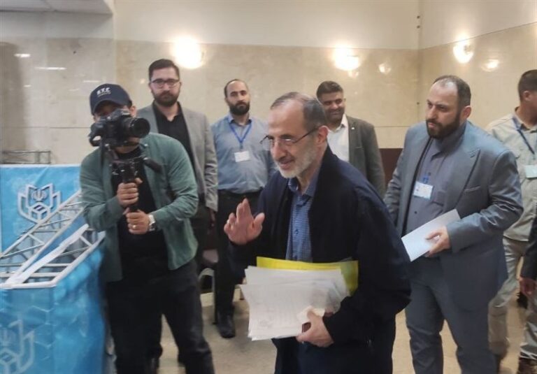 محمد خوشچهره در انتخابات ریاست جمهوری ثبت نام کرد
