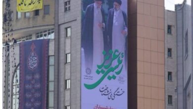 نصب دیوارنگاره “شهید جمهور” بر ساختمان شهرداری منطقه۱۰ تهران