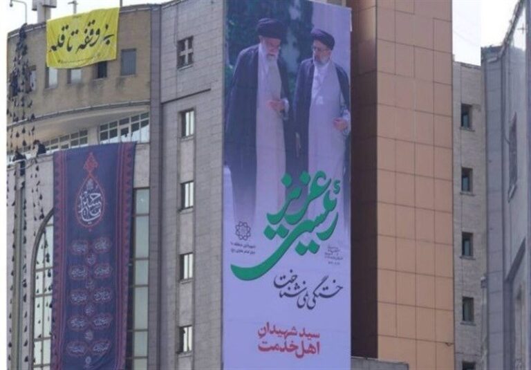 نصب دیوارنگاره “شهید جمهور” بر ساختمان شهرداری منطقه۱۰ تهران