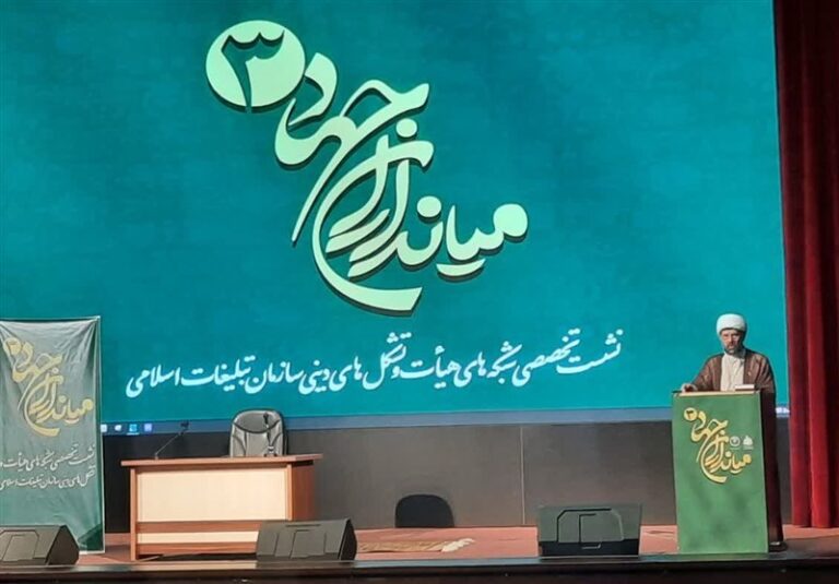 هیئتها و کانونهای فرهنگی خدمت بزرگی در ماه محرم رقم بزنند