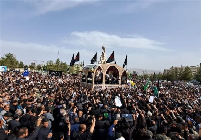پرواز ابدی شهید دریانوش/ سنگتمام اصفهانیها در تشییع شهید