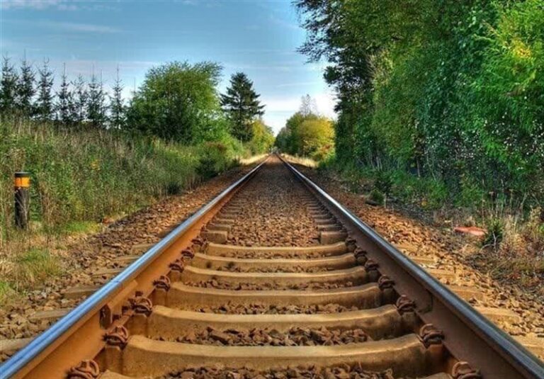 پیوند ریلی کریدور شمال به جنوب/ خزر به خلیج فارس متصل شد