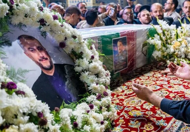 پیکر فرمانده دیپلماسی ایران در حرم عبدالعظیم آرام گرفت