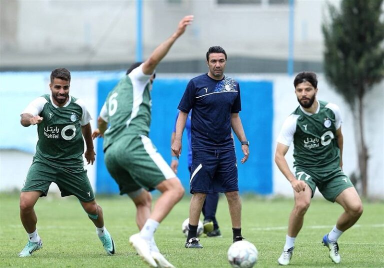 آغاز تمرینات استقلال پشت درهای بسته