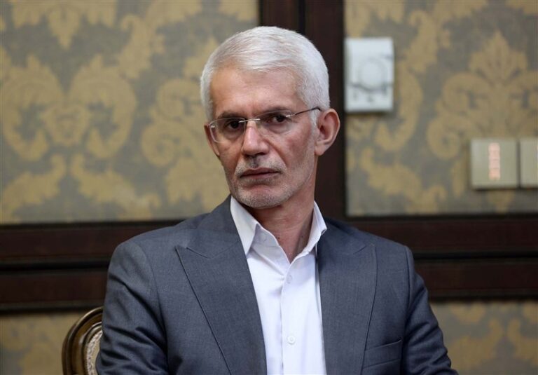 اسبقیان: مشکل مجوز سرمربی پرسپولیس حل میشود