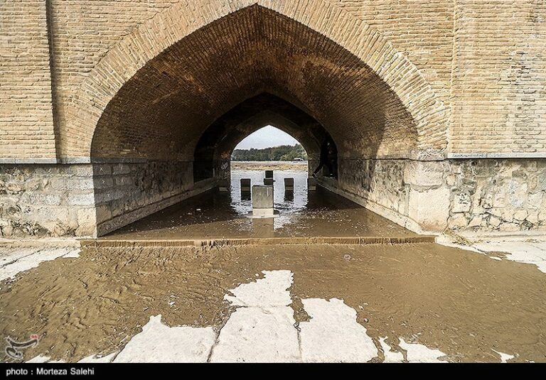 استاندار اصفهان: در آستانه احیای زایندهرود هستیم