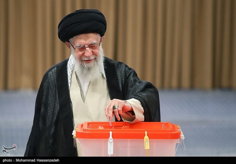 امام خامنهای رأی خود را به صندوق انداختند