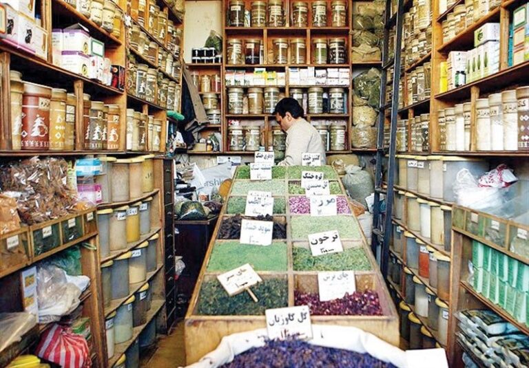 برخورد با عطاریهای متخلف/ کشف بیش از ۵۳ کیلو انواع موادمخدر