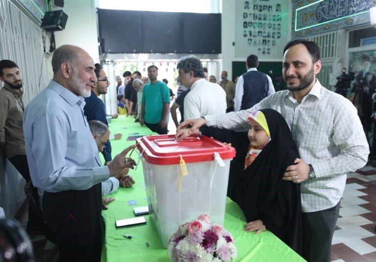 بهادریجهرمی: رئیسجمهور منتخب مردم قدر مردم را بداند