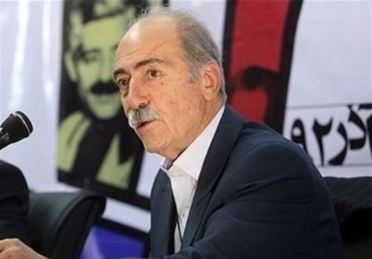 جلال نه پیشگوست نه پیامبر؛جرمش این بود که اسرار هویدا میکرد