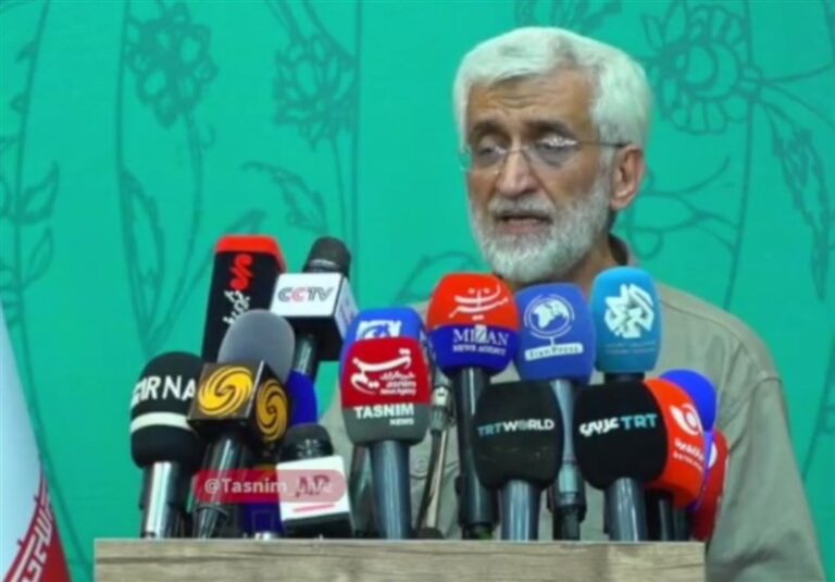جلیلی: وظیفه داریم به قوای سهگانه کمک کنیم