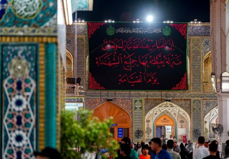 حرم امام علی (ع) در آستانه محرم سیاهپوش شد