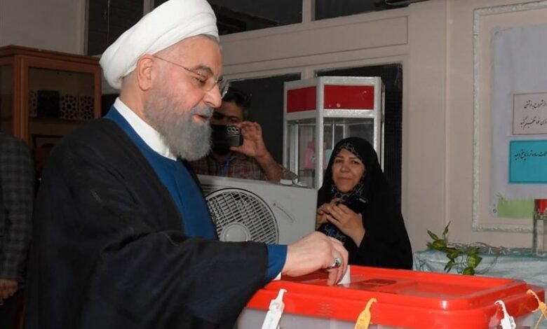 حسن روحانی رأی خود را به صندوق انداخت