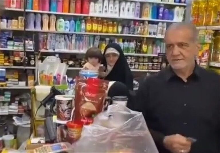 خرید پزشکیان همراه با نوههایش از یک سوپرمارکت در تهران