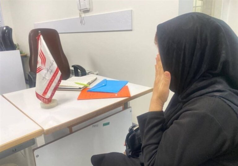 دانشآموزان دبستان دخترانه یک زندانی را آزاد کردند