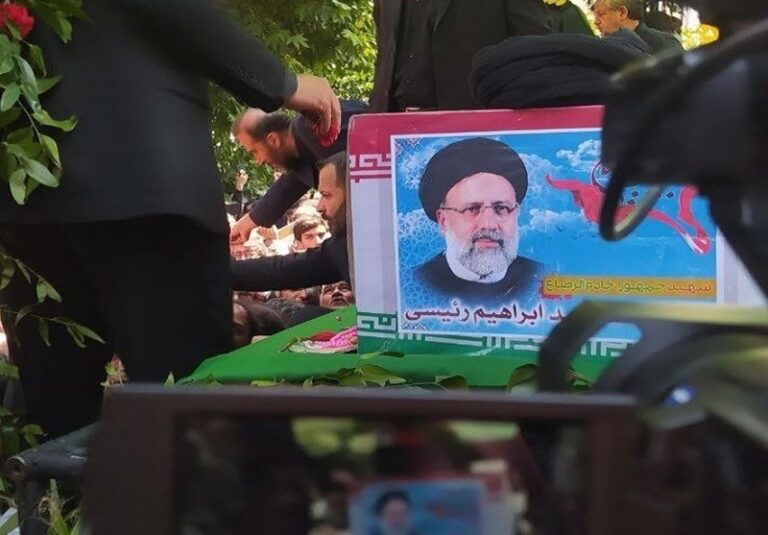دوربین روشن یک مستندساز در هواپیمای حامل شهید رئیسی