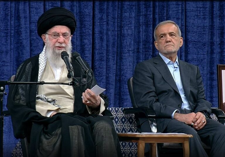 رهبرانقلاب:هیچ مسئله داخلی را نباید متوقف به موضوع خارجی کرد