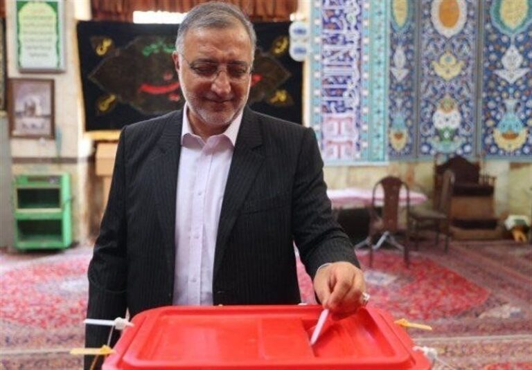 زاکانی در مسجد «عیسیخان وزیر» رای خود را به صندوق انداخت