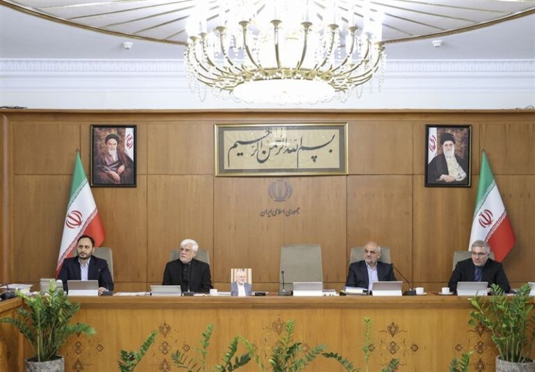 عارف در هیئت دولت: مسئله ترور هنیه را با جدیت دنبال میکنیم