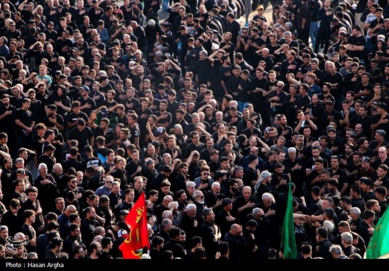 عزاداری پرشور زنجانیها در شام غریبان شهدای دشت کربلا + فیلم