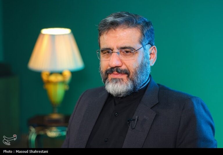 قائل به ممیزی پسینی برای برخی از ناشران و نویسندگان هستم