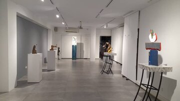 مجسمه‌های بی زمان ۱۴ هنرمند از تناولی یا یاراحمدی در یک نمایشگاه