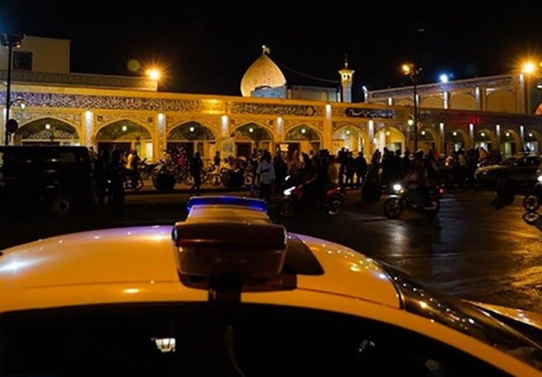 مصدومیت ۳ نفر در شاهچراغ به دلیل ازدحام جمعیت