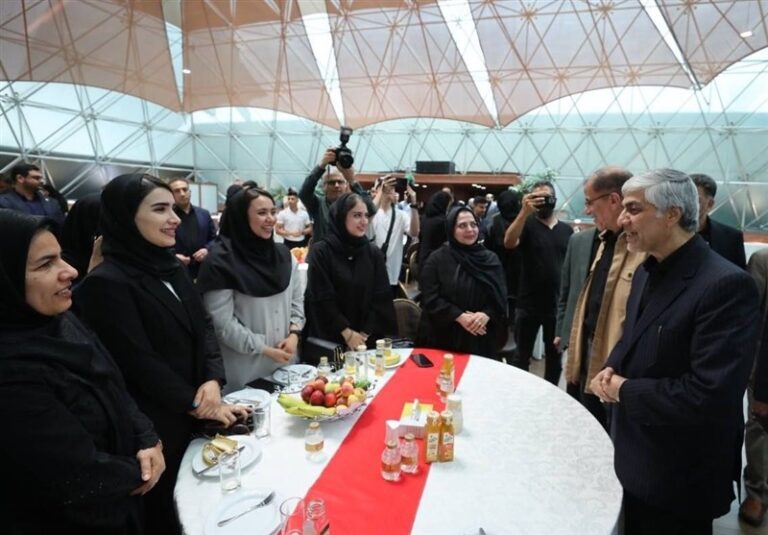 پاکدامن:زمان برد همه کنارمان هستند، زمان شکست خانوادهها