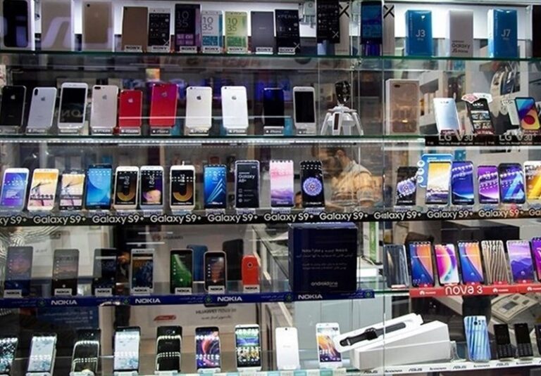 پرداخت ارز به شرکتهای سازنده موبایل کذب محض است