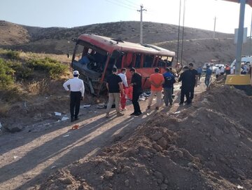 اتوبوس حامل زائران اربعین دچار حادثه شد