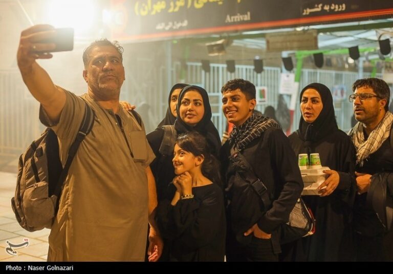 افزایش موج بازگشت زائران اربعین/ گزارش برگزیده های ایران از مرز مهران
