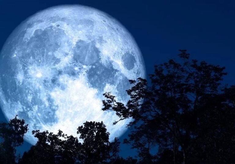 اولین ابرماه آبی رنگ سال ۱۴۰۳ امشب طلوع میکند!