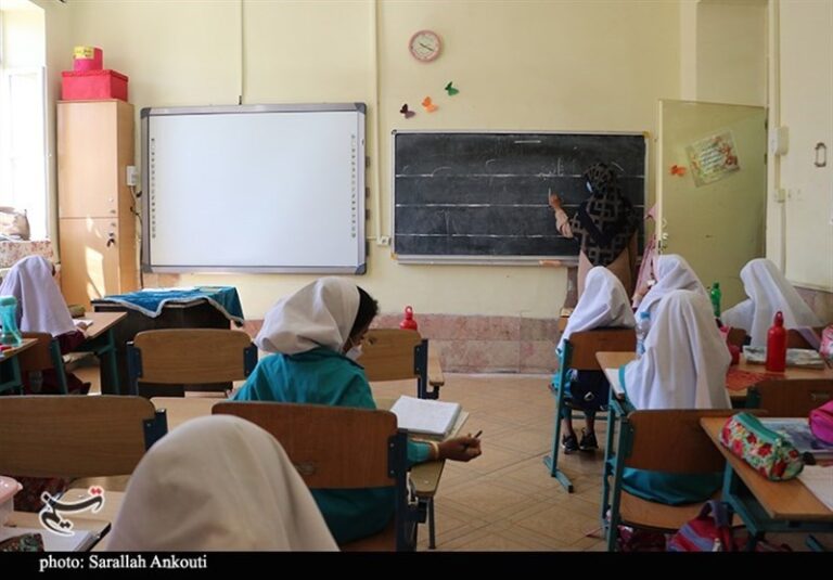 بلایی که مدرسه بر سر دانشآموزان میآورد؛تربیت ربات انسانها