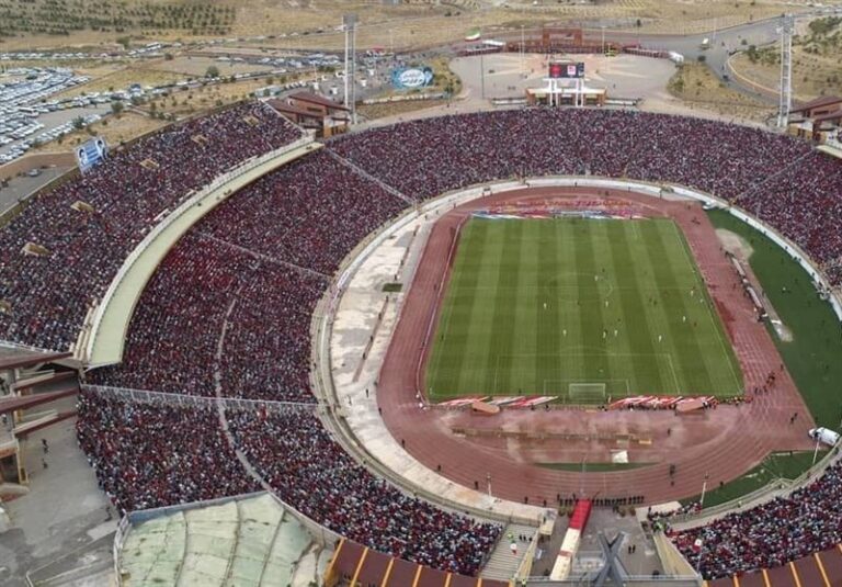 حضور تماشاگران در دیدار تراکتور – پرسپولیس به یک شرط!
