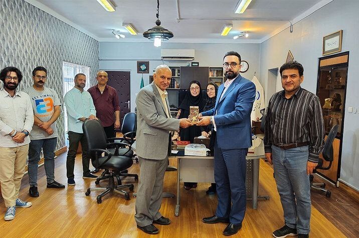 خلبان جانباز، نشان عالی رادیو گرفت