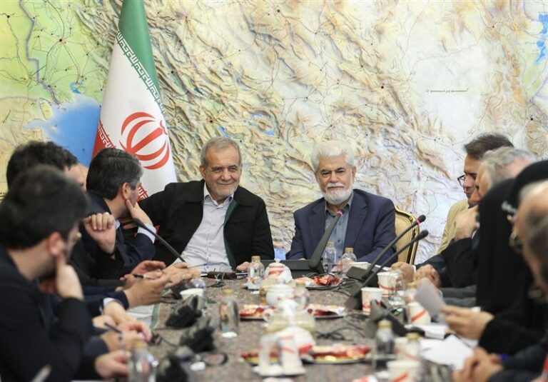 دیدار نمایندگان آذربایجان و اعضای کمیسیون بهداشت با پزشکیان