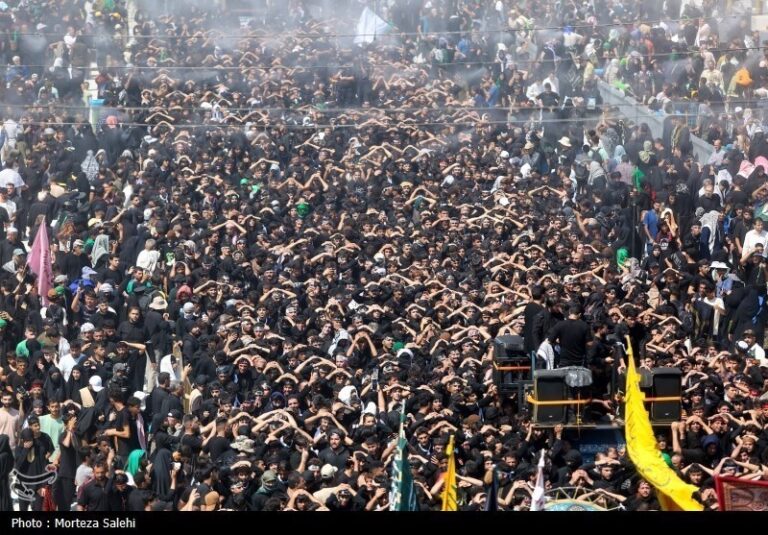 سفرنامه اربعین/ دلهایی که در کربلا به هم پیوند میخورند
