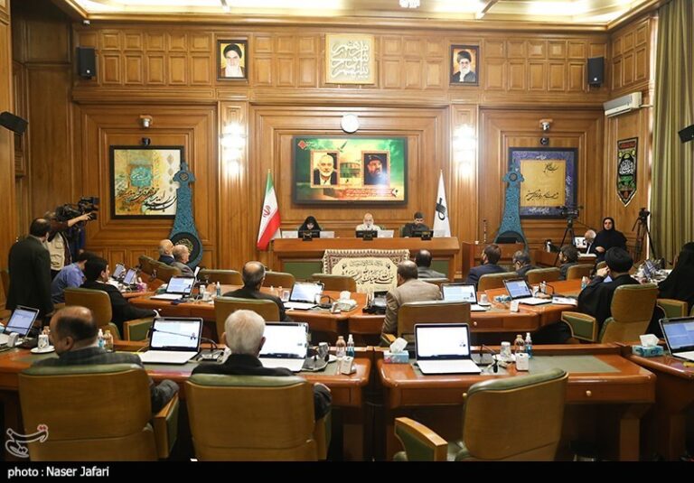 شهردار تهران جزئیات تفاهمنامه ۱۳میلیارد یورویی را اعلام کند