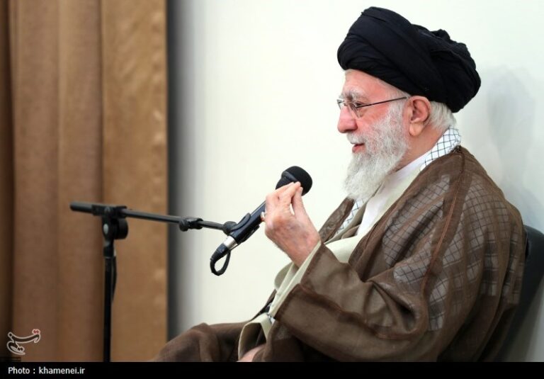 عاشورا؛ کارزاری که هیچ وقت تمام نمیشود