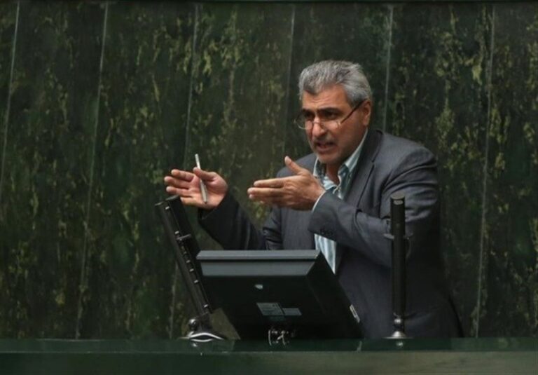 عراقچی به موضوع اقتصاد در سفارتخانهها توجه کند