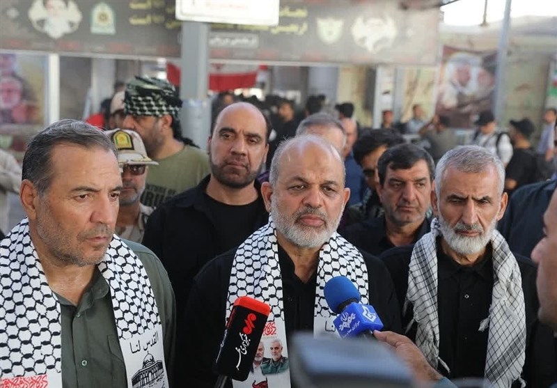 وحیدی: زائران بدون کوچکترین ایستایی از مرزها خارج میشوند