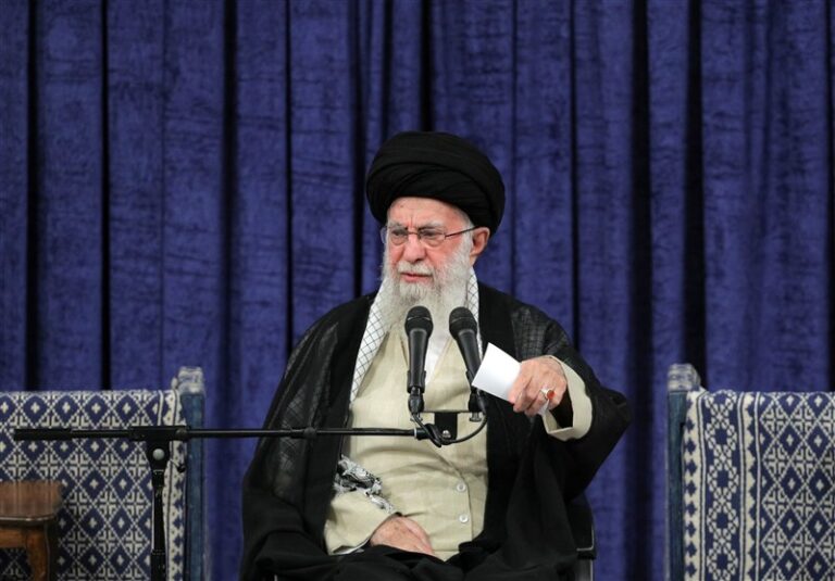 امام خامنهای: سرنوشت منطقه را حزبالله رقم خواهد زد