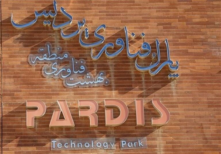 امضای قرارداد همکاری پارک فناوری پردیس و شرکت پتروشیمی کارون