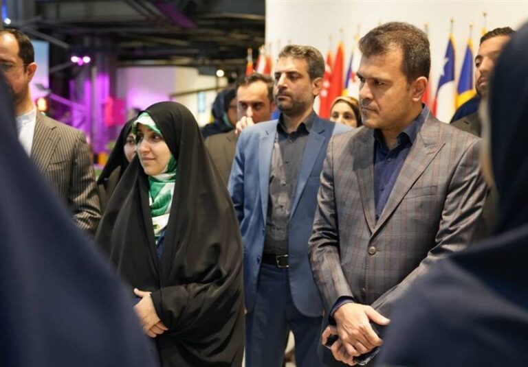 بازدید معاون رئیس جمهور از خانه نوآوری و فناوری ایران
