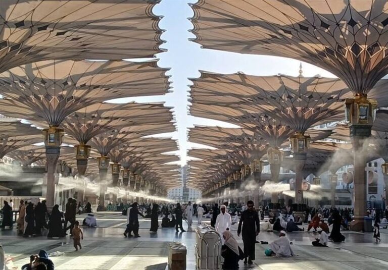حضور ۲۷۰ زائر ایرانی حج عمره در مدینهالنبی