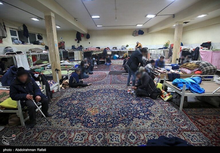 “مددسراهای شهرداری تهران” پناه گرمی برای کارتنخوابها