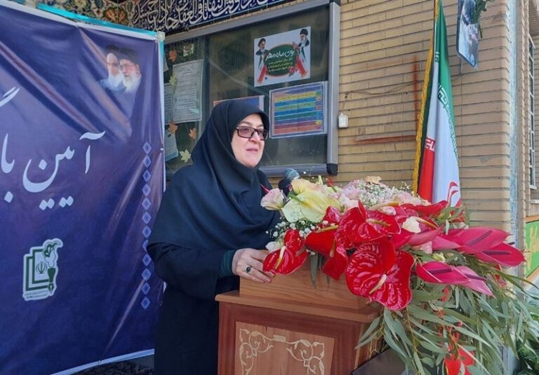 مهاجرانی خطاب به دانش آموزان: موبایلها راهزنِ زمان ما هستند