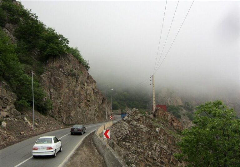مهگرفتگی و ترافیک در جاده چالوس