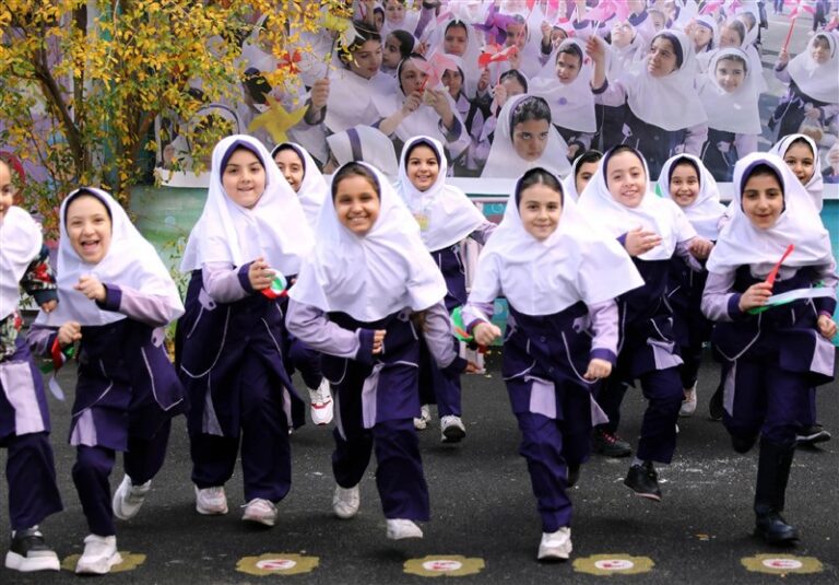 هنگام خرید “کفش مدرسه” به این نکات مهم توجه کنید