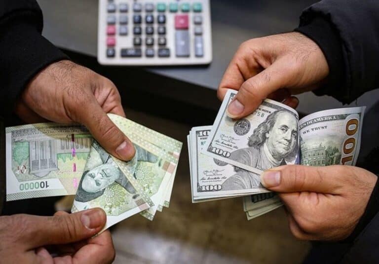 گزارش برگزیده های ایران از بازار ارز/ بازاریها فریب جوسازیها را نخوردند